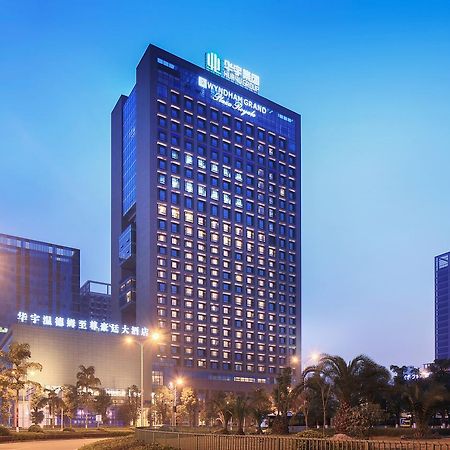 Wyndham Grand Plaza Royale Huayu Chongqing Hotel Exterior photo