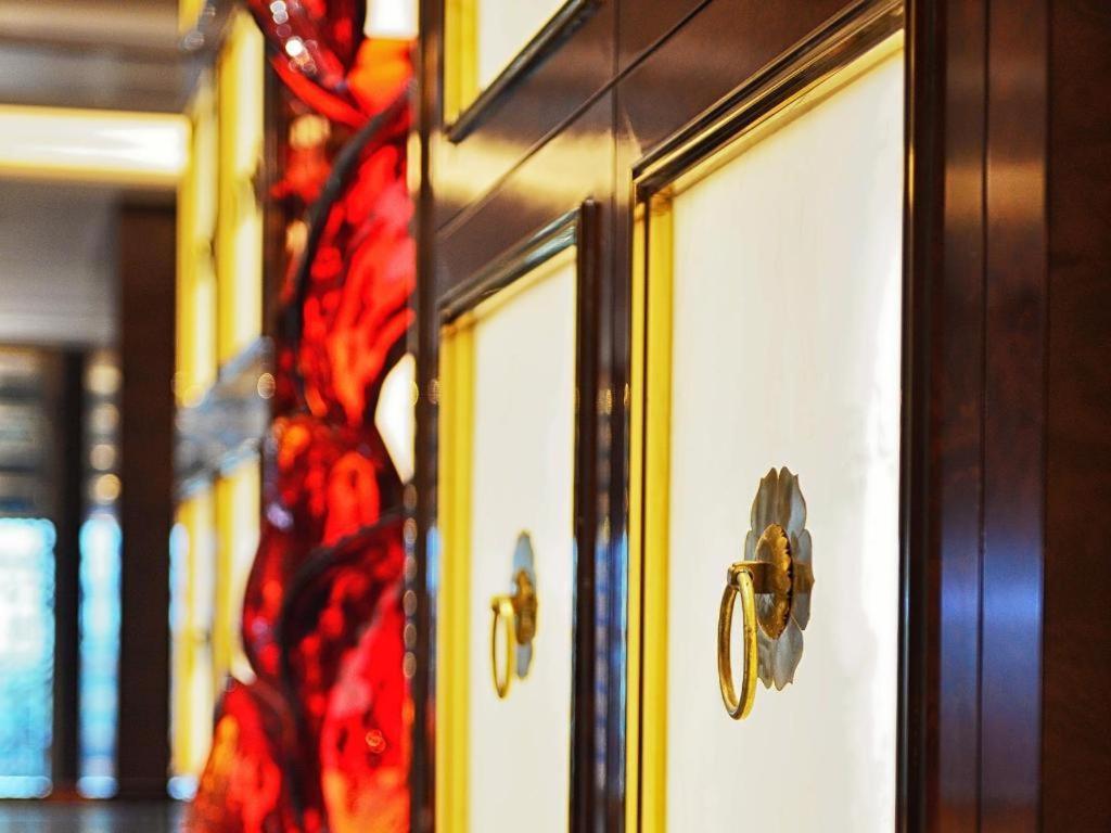 Wyndham Grand Plaza Royale Huayu Chongqing Hotel Exterior photo