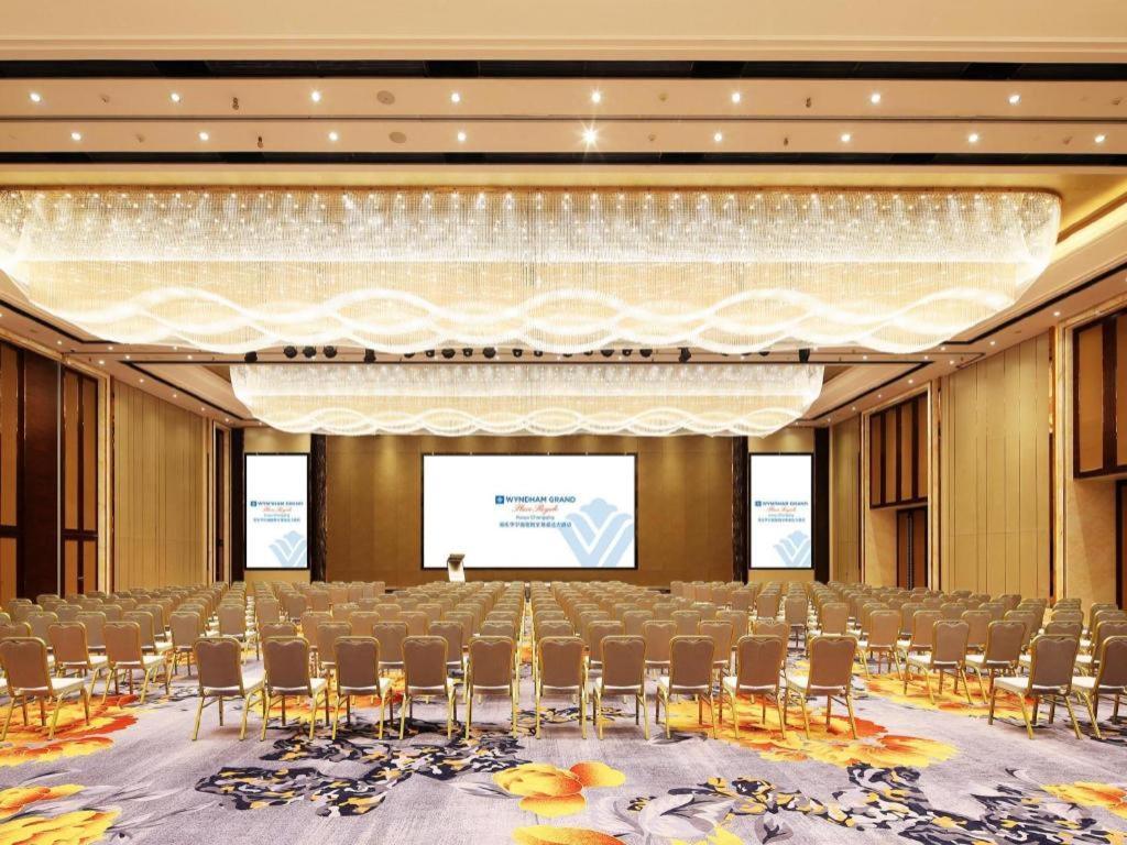 Wyndham Grand Plaza Royale Huayu Chongqing Hotel Exterior photo