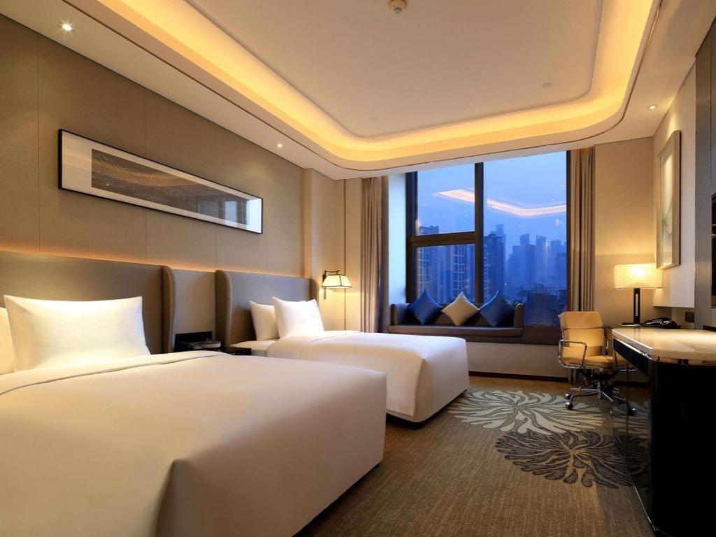 Wyndham Grand Plaza Royale Huayu Chongqing Hotel Exterior photo