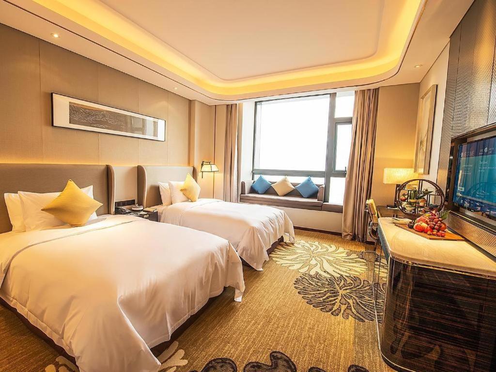 Wyndham Grand Plaza Royale Huayu Chongqing Hotel Exterior photo