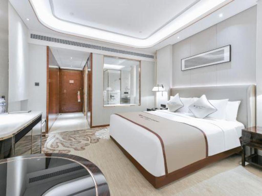 Wyndham Grand Plaza Royale Huayu Chongqing Hotel Exterior photo