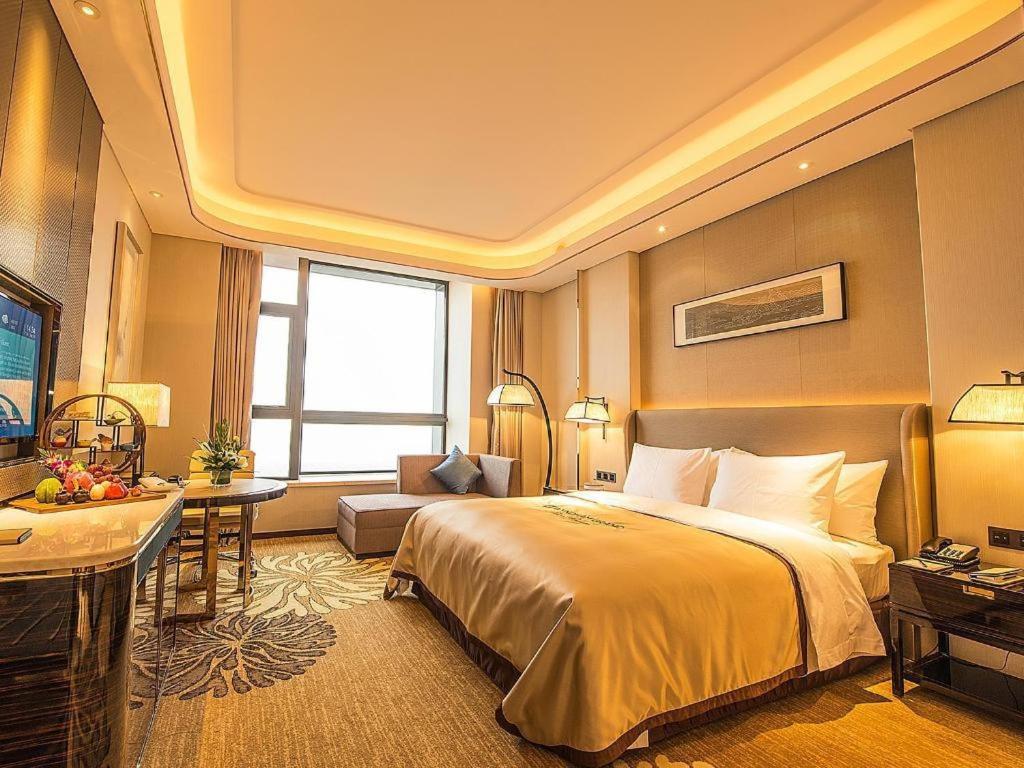 Wyndham Grand Plaza Royale Huayu Chongqing Hotel Exterior photo