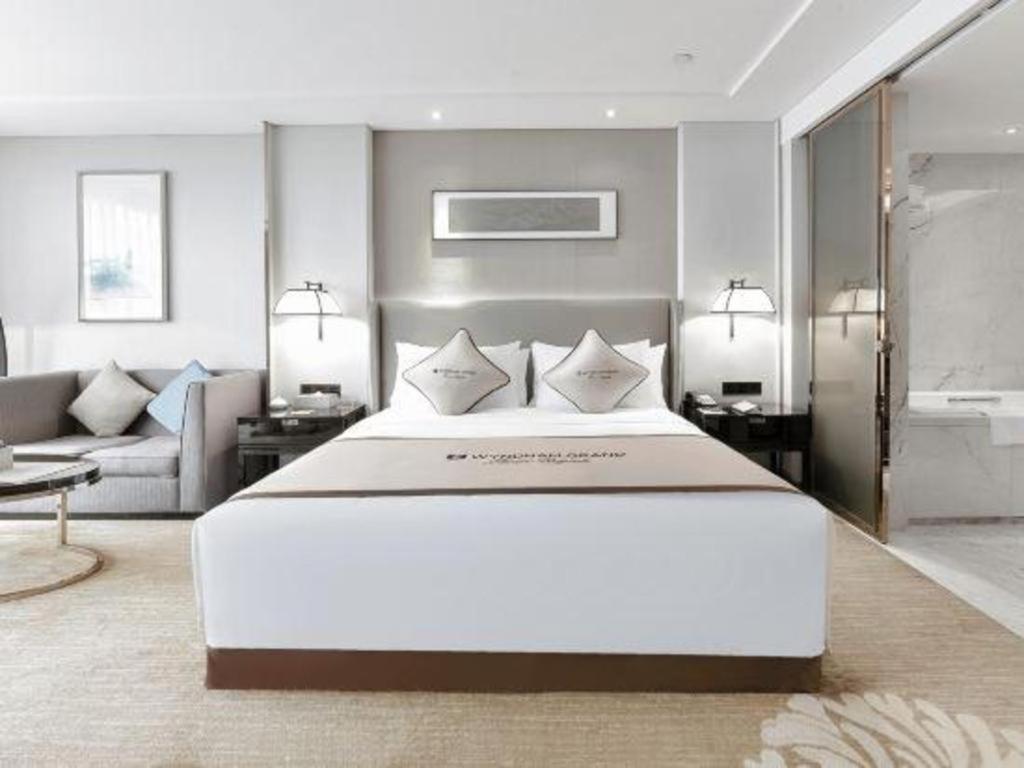 Wyndham Grand Plaza Royale Huayu Chongqing Hotel Exterior photo