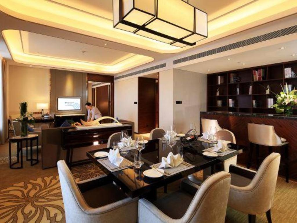 Wyndham Grand Plaza Royale Huayu Chongqing Hotel Exterior photo