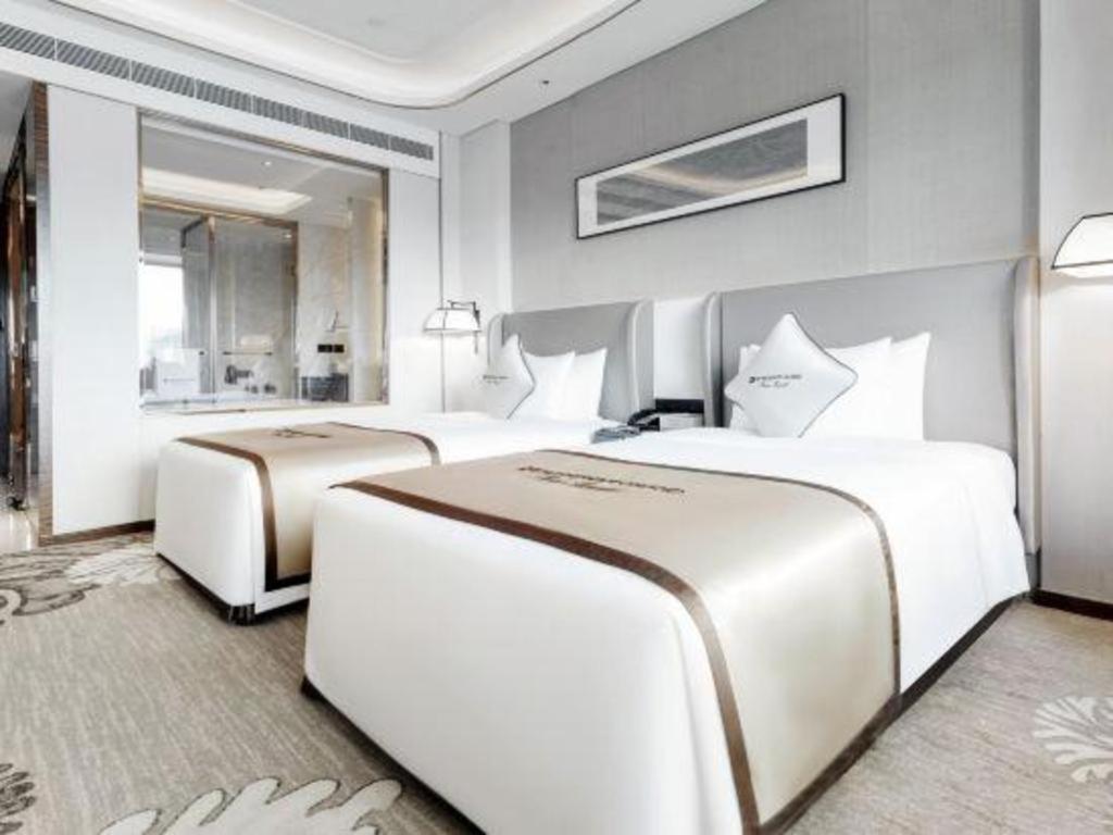 Wyndham Grand Plaza Royale Huayu Chongqing Hotel Exterior photo