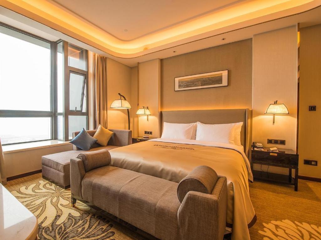 Wyndham Grand Plaza Royale Huayu Chongqing Hotel Exterior photo