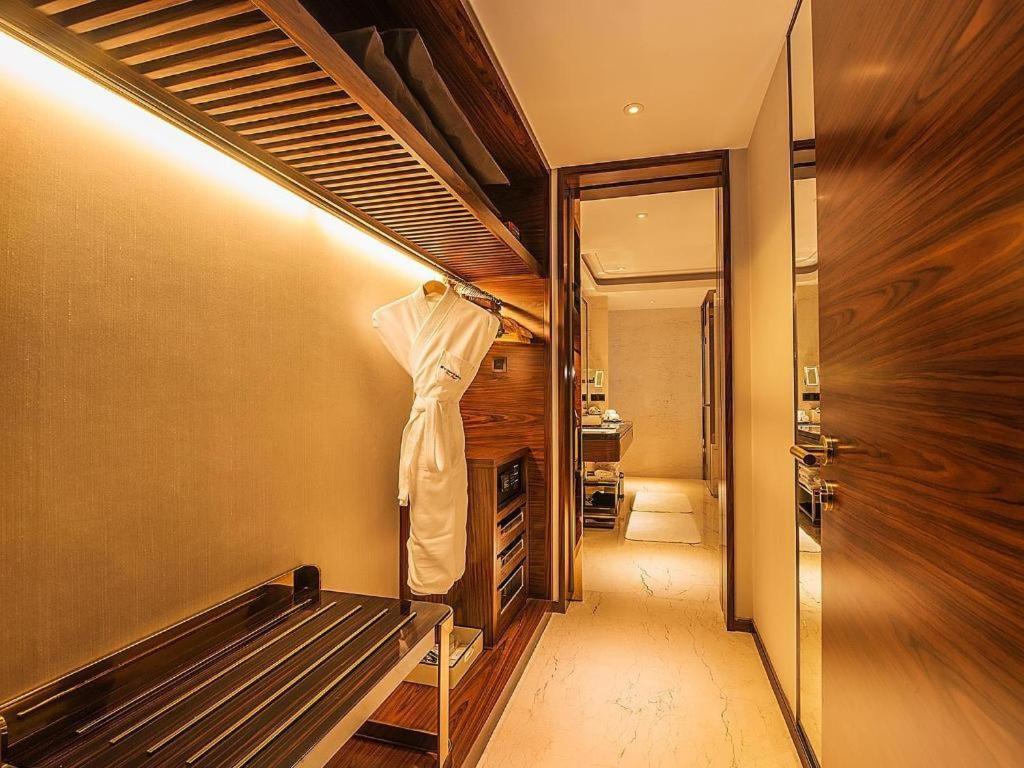 Wyndham Grand Plaza Royale Huayu Chongqing Hotel Exterior photo