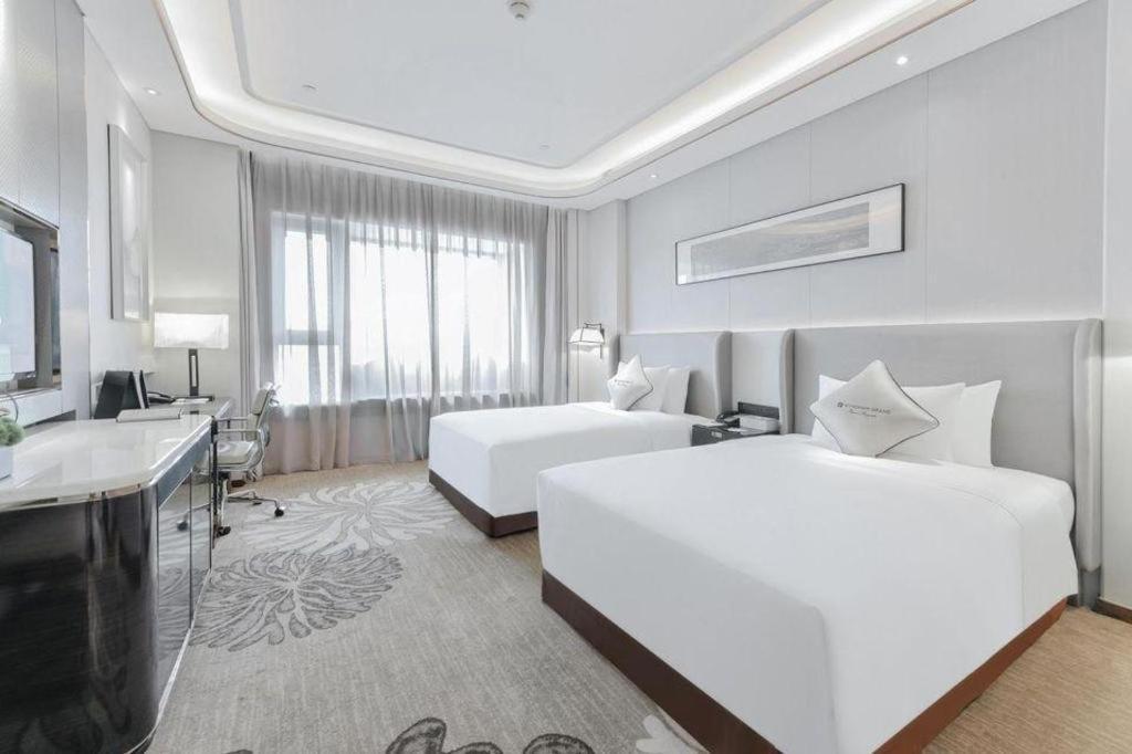 Wyndham Grand Plaza Royale Huayu Chongqing Hotel Exterior photo